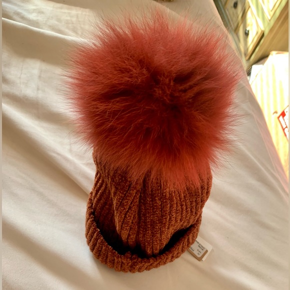 NWT Warm Burnt Orange Beanie with Poof - Picture 2 of 3